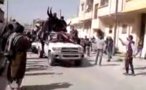 Mercenarii morti in Libia sunt plimbati pe capotele masinilor