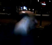 Ce crezi ca face un taximetrist care este lovit cu pumnul in fata de o clienta nemultumita?