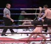 I-a dat KO cu o lovitura din copilarie! Vezi ce poate face clasica ROATA in MMA