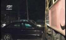 Nu a observat trenul. Mercedes LOVIT in plin de un marfar pe strada Tudor Vladimirescu