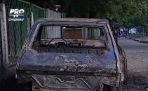 Copiii fac lucruri trasnite! Au incendiat o masina jucandu-se. VIDEO Copiii fac lucruri trasnite! Au incendiat o masina jucandu-se. VIDEO