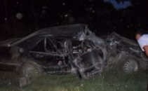 Mercedes facut zob dupa ce s-a rasturnat si s-a izbit intr-un stalp! Un barbat a murit pe loc. FOTO
