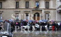 Zeci de moldoveni au stat in rand ore in sir pentru a vota la Milano