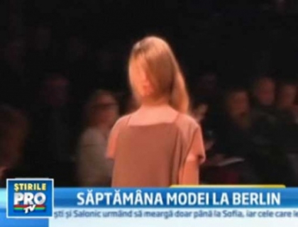 Culori calde si modele florale la Saptamana Modei de la Berlin