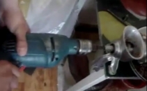 Moldoveni ingeniosi. Vezi o masina de tocat de ultima generatie. VIDEO HAIOS