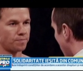 Actorul Mark Wahlberg i-a pupat picioarele unui realizator TV Actorul Mark Wahlberg i-a pupat picioarele unui realizator TV