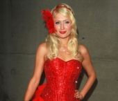 Paris Hilton imbracata ca la cabaret la petrecerea de ziua ei