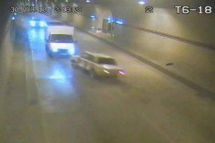 Accident de groaza in pasajul subteran! Un sofer a ars de viu, dupa ce s-a izbit intr-un camion
