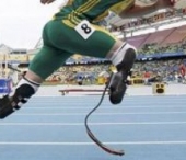 Are ambele picioare amputate dar a reusit sa termine pe locul 3 in seriile la 400 m plat la CM de atletism! VIDEO Are ambele picioare amputate dar a reusit sa termine pe locul 3 in seriile la 400 m plat la CM de atletism! VIDEO