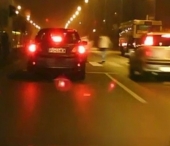 N-o sa-ti vina sa crezi ce vezi! Ei sunt cei mai norocosi pietoni din lume