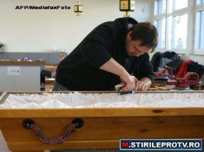 Un rus a murit, dupa ce s-a ingropat singur, de viu. A vrut sa-si testeze rezistenta Un rus a murit, dupa ce s-a ingropat singur, de viu. A vrut sa-si testeze rezistenta