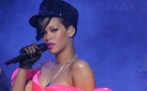 Rihanna isi lanseaza propriul parfum Rihanna isi lanseaza propriul parfum