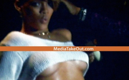 Un SMS le poate distruge sperantelor barbatilor care visau la Rihanna. Ce i-a scris unei femei Un SMS le poate distruge sperantelor barbatilor care visau la Rihanna. Ce i-a scris unei femei
