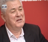 Voronin si comanda "Asezat!" Voronin si comanda "Asezat!"