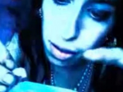 Mesajul de dragoste pe care Amy Winehouse i l-a transmis fostului sot cu ajutorul unui sobolan.VIDEO Mesajul de dragoste pe care Amy Winehouse i l-a transmis fostului sot cu ajutorul unui sobolan.VIDEO