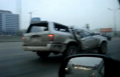 Un SUV facut praf dupa un accident goneste pe autostrada! VEZI VIDEO