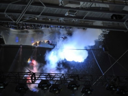 Acoperisul stadionului care va gazdui finala Euro 2012 a luat foc la inaugurare. GALERIE FOTO Acoperisul stadionului care va gazdui finala Euro 2012 a luat foc la inaugurare. GALERIE FOTO