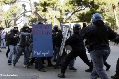 Studentii italieni s-au batut cu politistii, la Palermo! Studentii italieni s-au batut cu politistii, la Palermo!