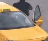 Priveste-l pe cel mai prost taximetrist din lume!
