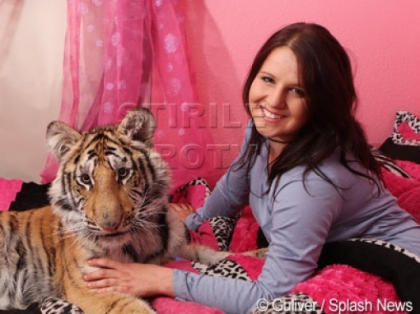 Doarme cu tigrul in pat: \'E ca si cum ai avea un caine\' Doarme cu tigrul in pat: \'E ca si cum ai avea un caine\'