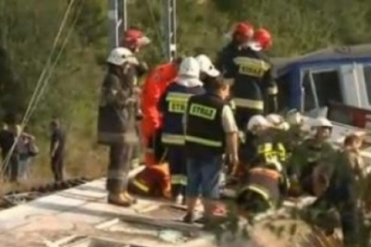 Tren de calatori deraiat in centrul Poloniei. O persoana a murit si alte 56 au fost ranite. VIDEO Tren de calatori deraiat in centrul Poloniei. O persoana a murit si alte 56 au fost ranite. VIDEO