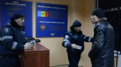 Adulti terorizati si jefuiti de o banda de pusti de 10 ani
