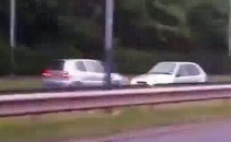 Teribilism periculos. Merge pe contrasens pe autostrada, cu politia pe urmele lui. VIDEO