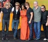 Cati bani au facut vedetele in 2010? Oprah Winfrey, Bon Jovi si AC/DC conduc in topuri!
