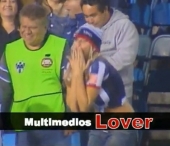 Clipul asta a facut-o celebra! S-a dezbracat pe un stadion si a ajuns vedeta Clipul asta a facut-o celebra! S-a dezbracat pe un stadion si a ajuns vedeta