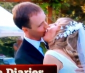 Cum a fost prima noapte de iubire a cuplului devenit celebru dupa cel mai jenant sarut. VIDEO