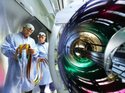 "Viteza luminii NU a fost depasita." Explicatia unui fizician olandez pentru experimentul de la CERN "Viteza luminii NU a fost depasita." Explicatia unui fizician olandez pentru experimentul de la CERN