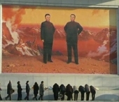 Comunistii moldoveni deplang moartea lui Kim Jong-Il. Voronin: Coreenii il iubesc si il plang sincer Comunistii moldoveni deplang moartea lui Kim Jong-Il. Voronin: Coreenii il iubesc si il plang sincer