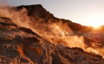 Vulcanul Merapi din Indonezia a inceput sa erupa Vulcanul Merapi din Indonezia a inceput sa erupa