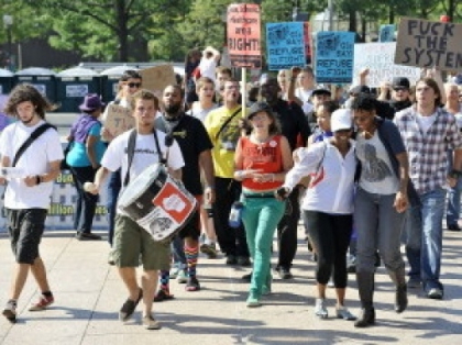 Miscarea "Ocupati Wall Street" a lovit la Washington. 200 de oameni au inchis un obiectiv turistic Miscarea "Ocupati Wall Street" a lovit la Washington. 200 de oameni au inchis un obiectiv turistic
