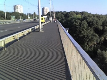 Un tanar de 20 de ani a vrut sa sara in gol de pe un pod din sectorul Botanica al capitalei. A fost convins sa renunte la acest gest. Anterior a mai incercat sa-si puna capat zilelor. Ce spune politia