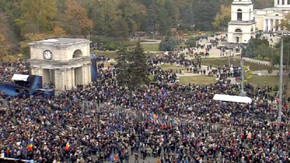 PD spune ca a adus 100 de mii de oameni in centrul capitalei, iar politia, care de obicei da cifre mai mici, astazi practic confirma datele democratilor, vorbind despre 90 de mii de oameni - GALERIE FOTO PD spune ca a adus 100 de mii de oameni in centrul capitalei, iar politia, care de obicei da cifre mai mici, astazi practic confirma datele democratilor, vorbind despre 90 de mii de oameni - GALERIE FOTO