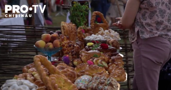 Un festival dedicat pâinii a fost organizat la Fălești. Participanți ...