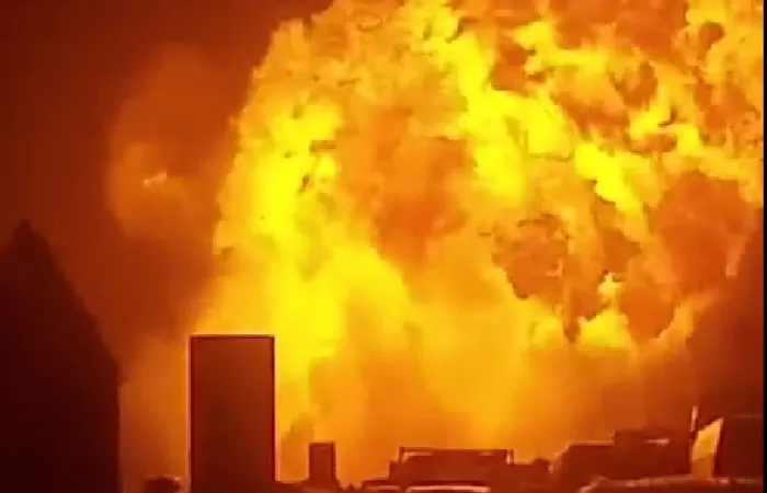 Dezastru pe principala autostradă din Italia înainte de Crăciun: o cisternă cu GPL a explodat și a paralizat complet traficul între Milano și Napoli - VIDEO