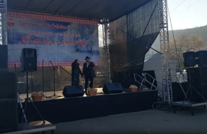 Soroca îmbracă straie de sărbătoare: colinde, măști tradiționale și obiceiuri strămoșești la Festivalul de Iarnă „V-am ura, v-am tot ura” - VIDEO