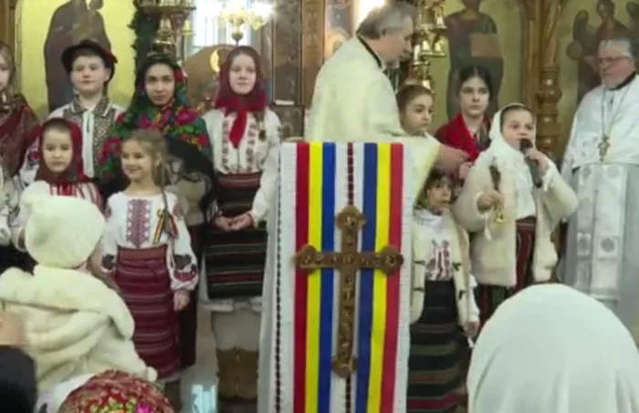 Sărbătoarea Crăciunului aduce liniște și speranță în inimile credincioșilor: zeci de enoriași s-au întâlnit la Catedrala Sfânta Teodora de la Sihla pentru colinde și rugăciuni - VIDEO