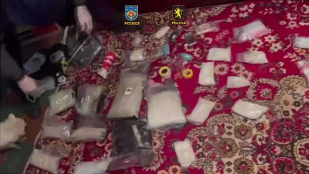 Contrabandă cu 19 kg de droguri în valoare de 20 milioane de lei: Două refugiate din Ucraina – plasate în arest la Chișinău. Ce pedeapsă ar putea primi - VIDEO