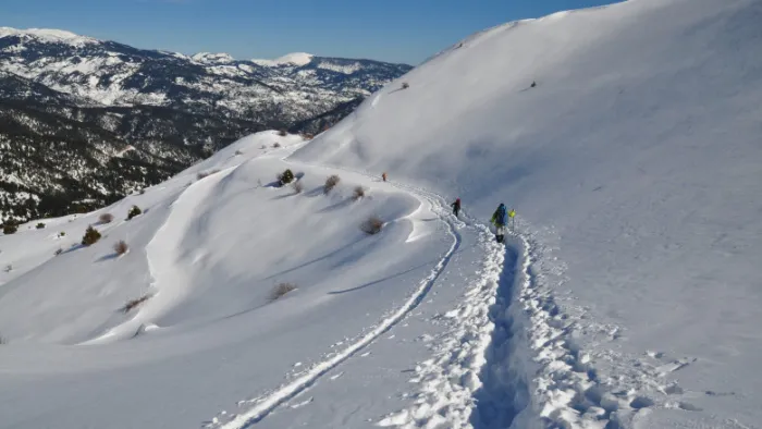 Avalanșă mortală pe muntele Vardousia din Grecia: echipele de salvare au găsit trupurile a patru alpiniști, printre care o femeie