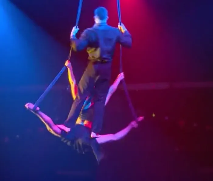 Acrobație, jonglări, spectacol de lumini, dispoziție bună și o surpriză de la Moș Crăciun. Cum a fost la Circul din Chișinău, în cadrul programului de Crăciun - VIDEO