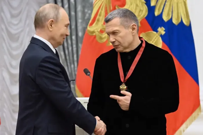 Soloviov, în lacrimi față de Putin, la un eveniment de la Kremlin: „Razboiul a dat sens generației mele”. El are 5 case în Italia, două ascunse pe numele mamei - VIDEO