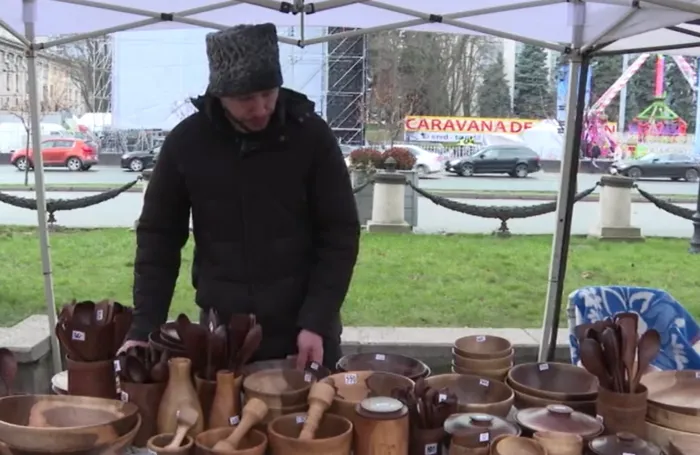 O atmosferă vibrantă, plină de culoare și tradiție la Chișinău. Producătorii și meșterii populari s-au adunat la un târg, unde au putut fi găsite de la mezeluri și brânzeturi, până la săpunuri naturale și artizanat - VIDEO