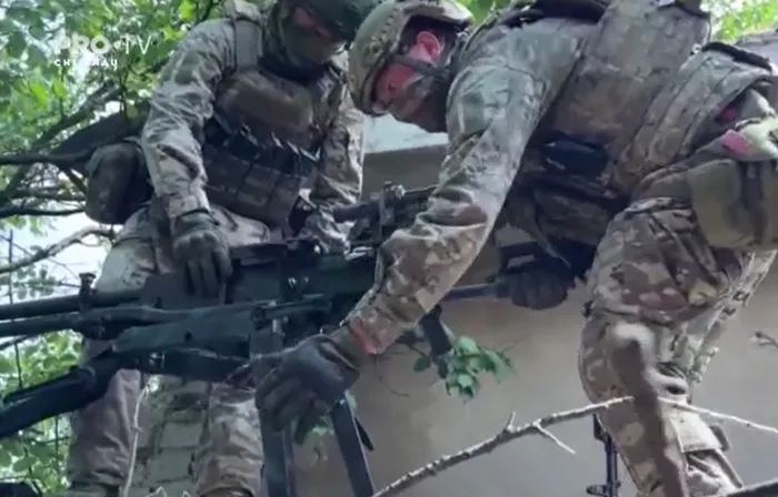 Poliția rusă anunță că a reținut circa 70 de persoane, despre care spune că sunt membri ai unei secte religioase ce se rugau pentru Volodimir Zelenski și armata ucraineană - VIDEO