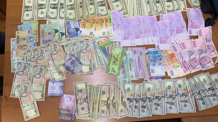 Captură surprinzătoare pe Aeroportul Chișinău: O grupare criminală internațională specializată în furturi pe curse aeriene a fost oprită de Poliția de Frontieră - VIDEO