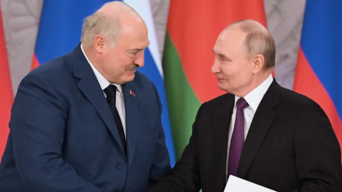 Vladimir Putin urma să fie asasinat dacă mergea în Africa de Sud. Dictatorul de la Minsk redă dialogul savuros prin care „l-a salvat”