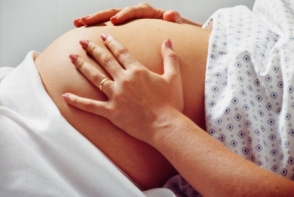 Mamicile povestesc! "Dupa 18 ore de chinuri sotul mi-a zis ca-i vede capul... " Mamicile povestesc! "Dupa 18 ore de chinuri sotul mi-a zis ca-i vede capul... "