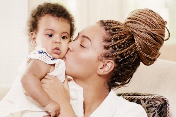 Incaltaminte cu toc la numai 1 an si 5 luni. Cum arata prima pereche de pantofi a fiicei lui Beyonce Incaltaminte cu toc la numai 1 an si 5 luni. Cum arata prima pereche de pantofi a fiicei lui Beyonce